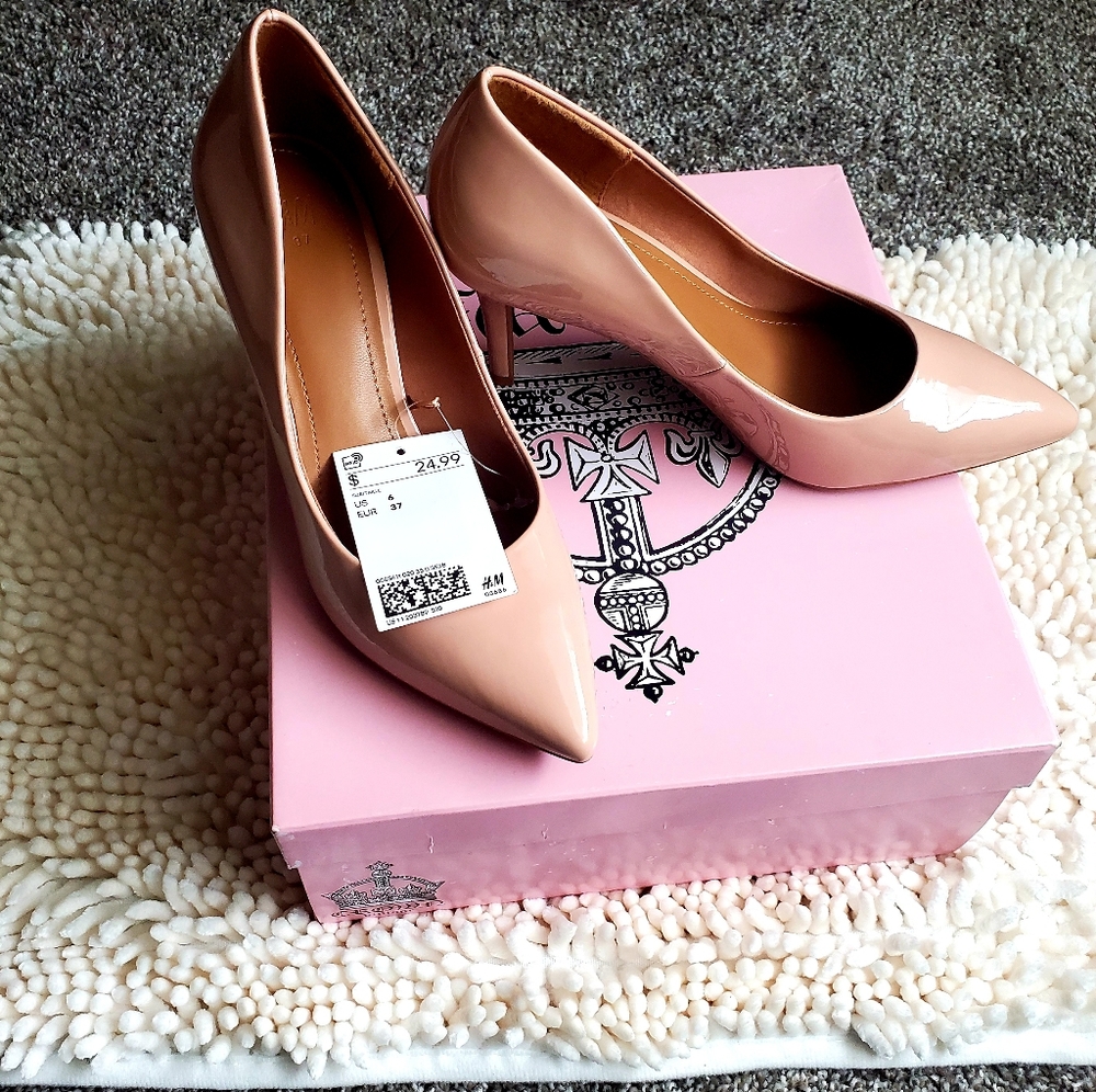 Brand new Nude pumps